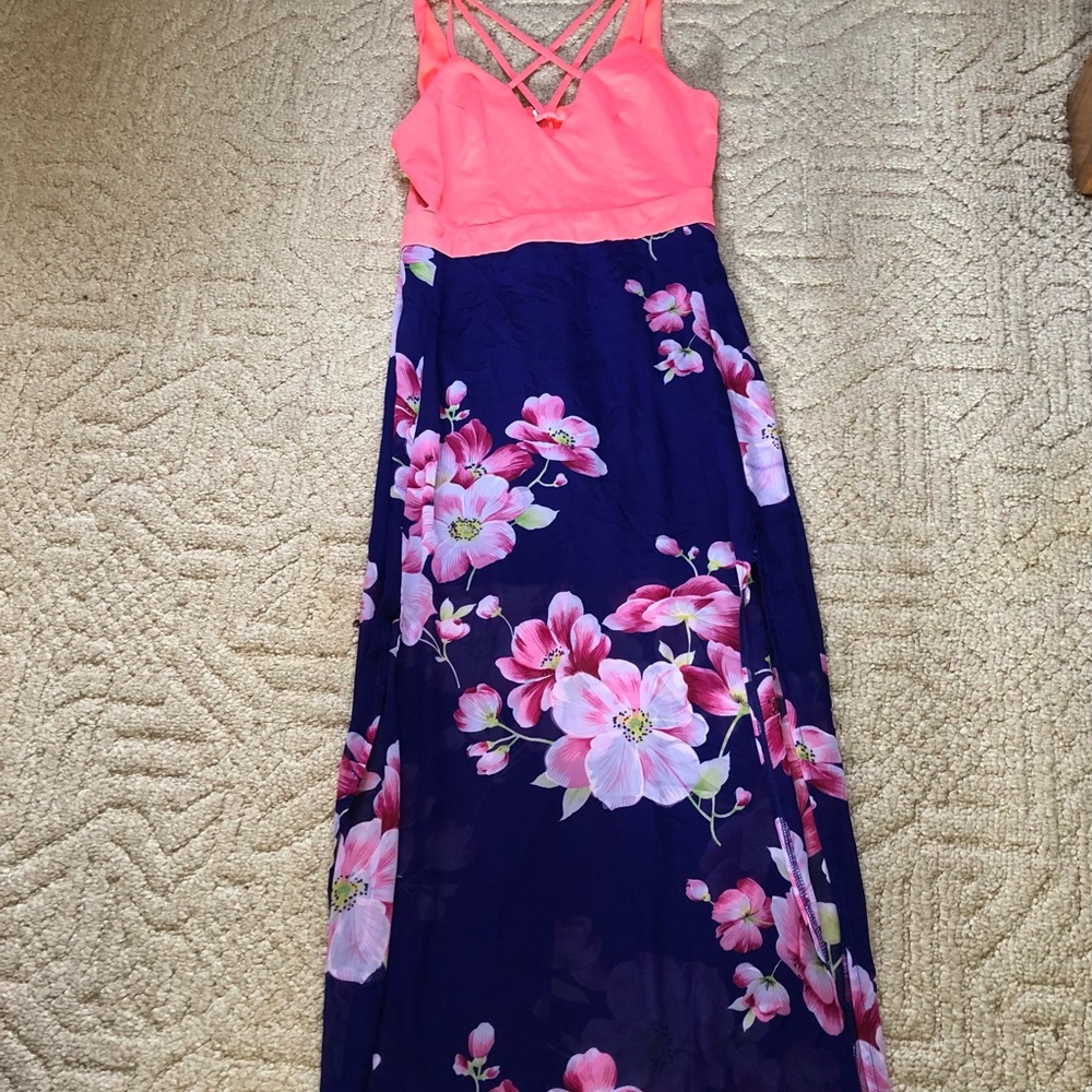 Dress - Picture 2 of 4